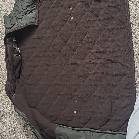 Tahari Green Quilted Vest with Diamond Pattern - Picture 4 of 9